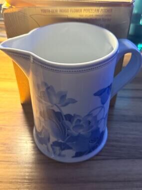 Vintage 1979 Estee Lauder Indigo Flower Collection Blue and White Pitcher Vase